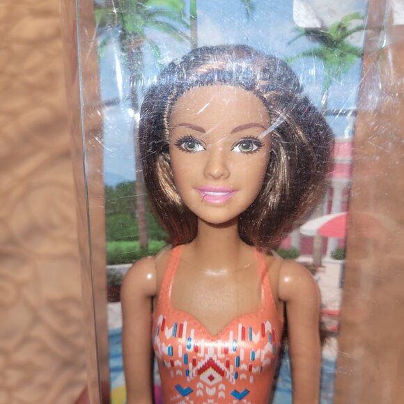 Gift with Barbie Purchase! 2015 swimming Barbie - Picture 6 of 16